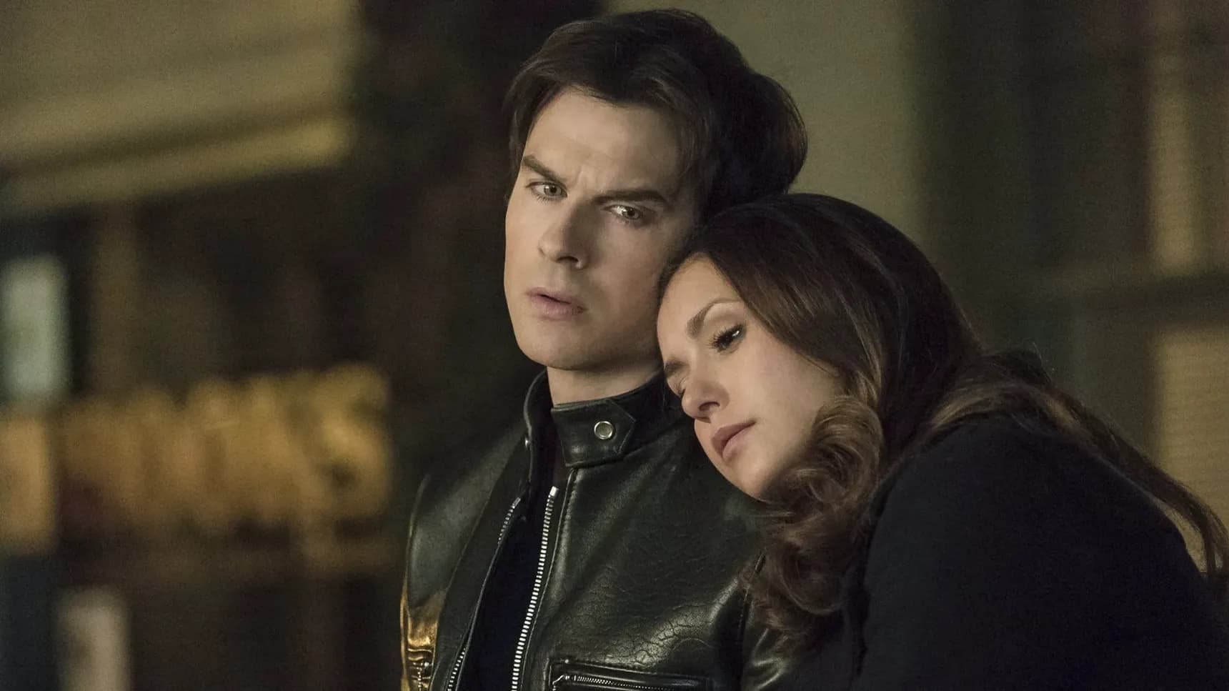 Ian Somerhalder jako Damon Salvatore a Nina Dobrev jako Elena Gilbert v seriálu Upíří deníky