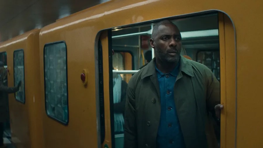 Idris Elba ve druhé řadě seriálu Únos letadla
