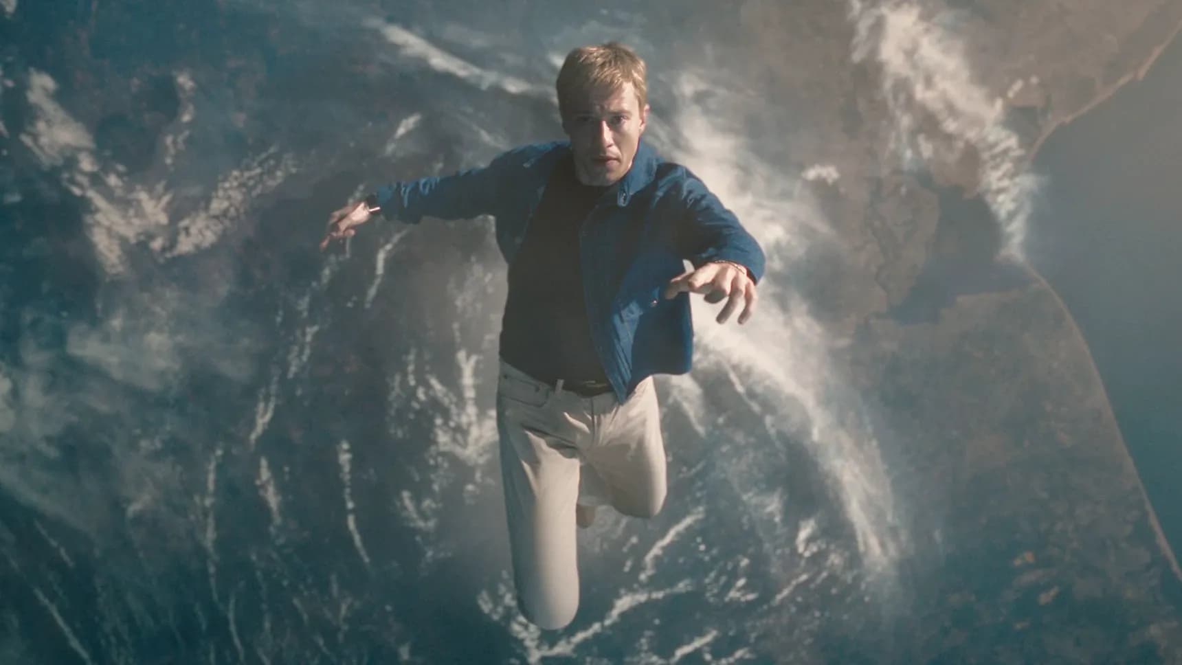 Joseph Quinn jako Johnny Storm / Human Torch ve filmu Fantastická 4: První kroky