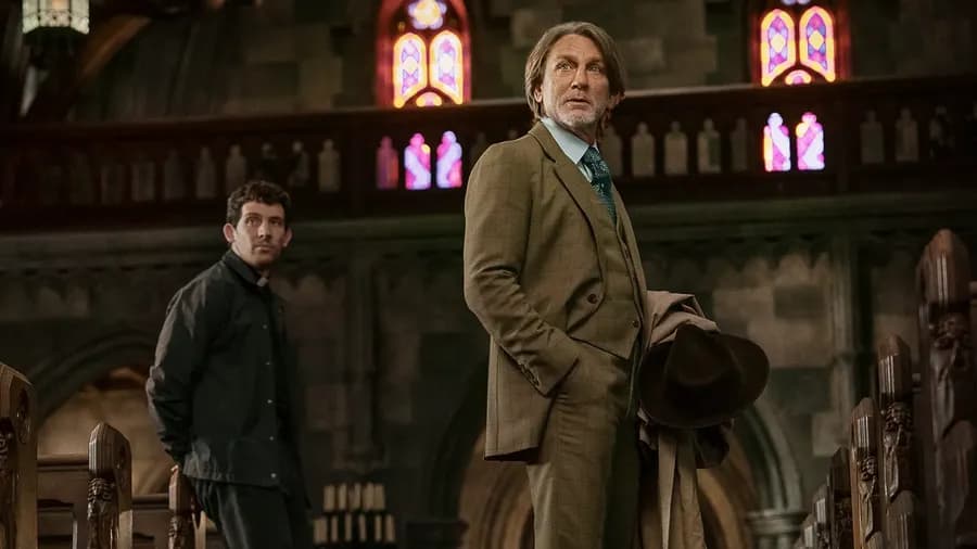 Josh O'Connor a Daniel Craig ve filmu Wake Up Dead Man: A Knives Out Mystery
