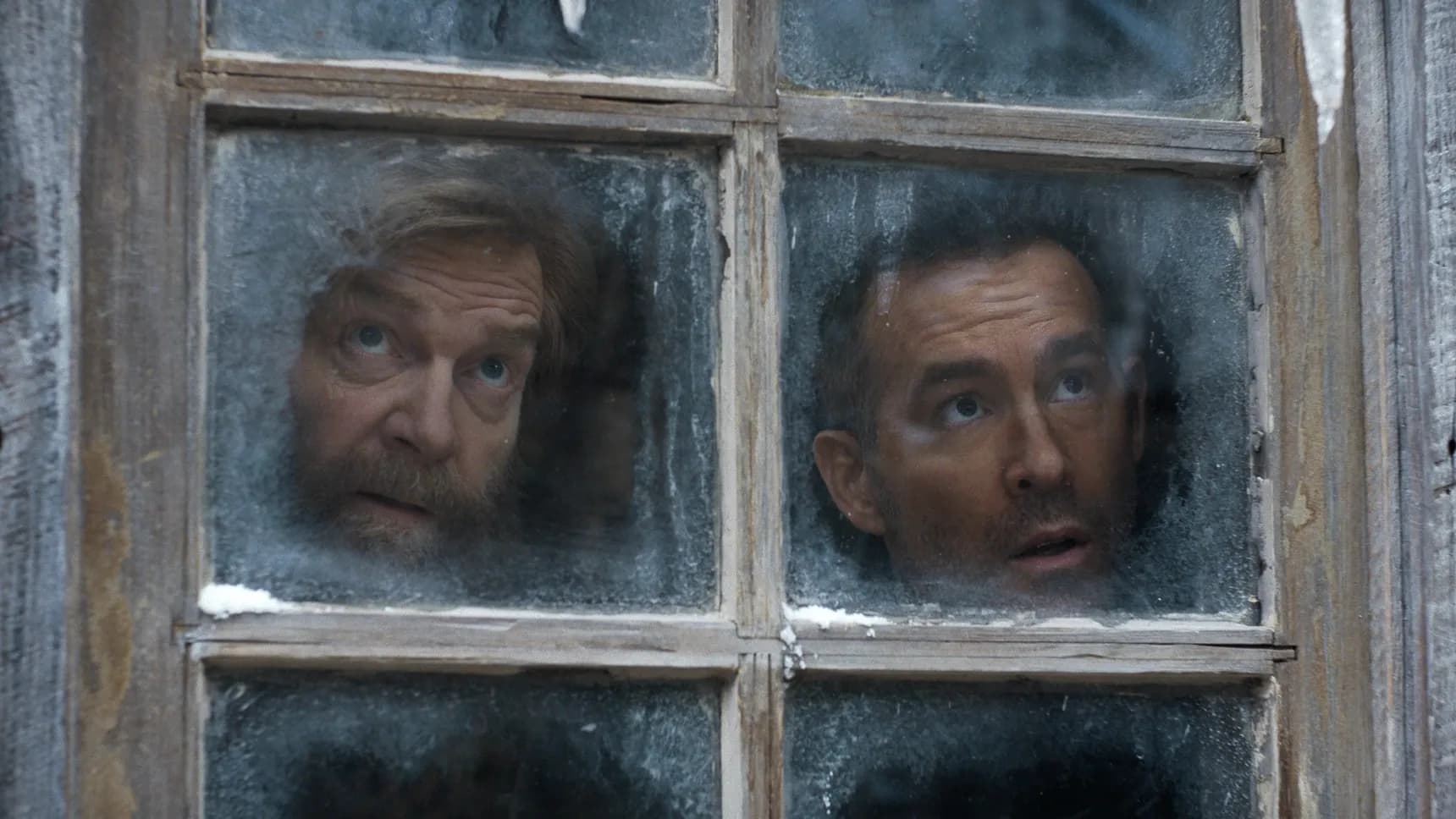 Kenneth Branagh a Ryan Reynolds ve filmu Mayday