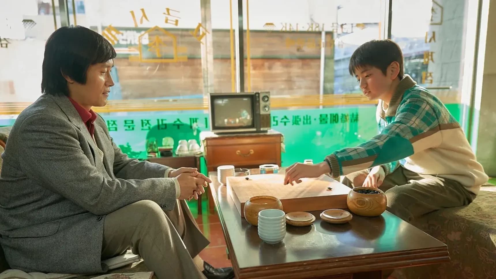 Lee Byung-hun a Kim Kang-hoon ve filmu Mistrovská hra