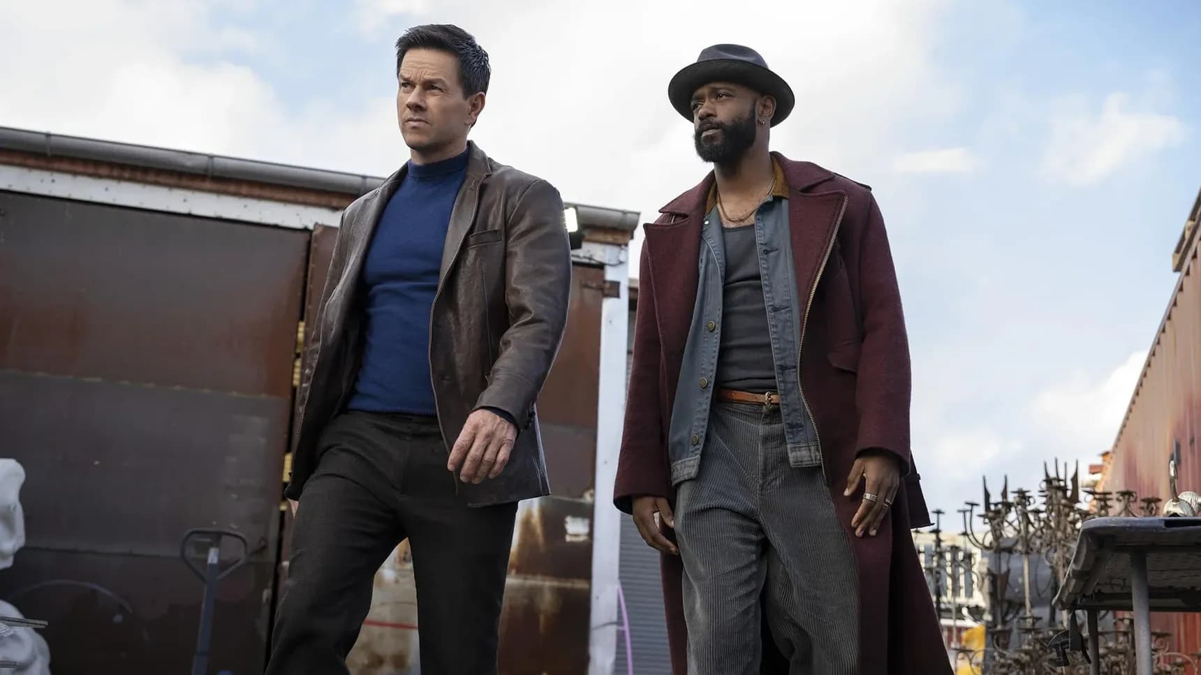 Mark Wahlberg a LaKeith Stanfield ve filmu Play Dirty