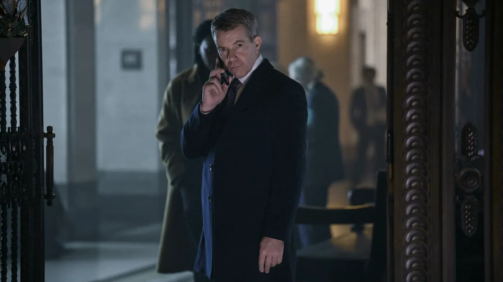 Max Beesley ve druhé řadě seriálu Únos letadla