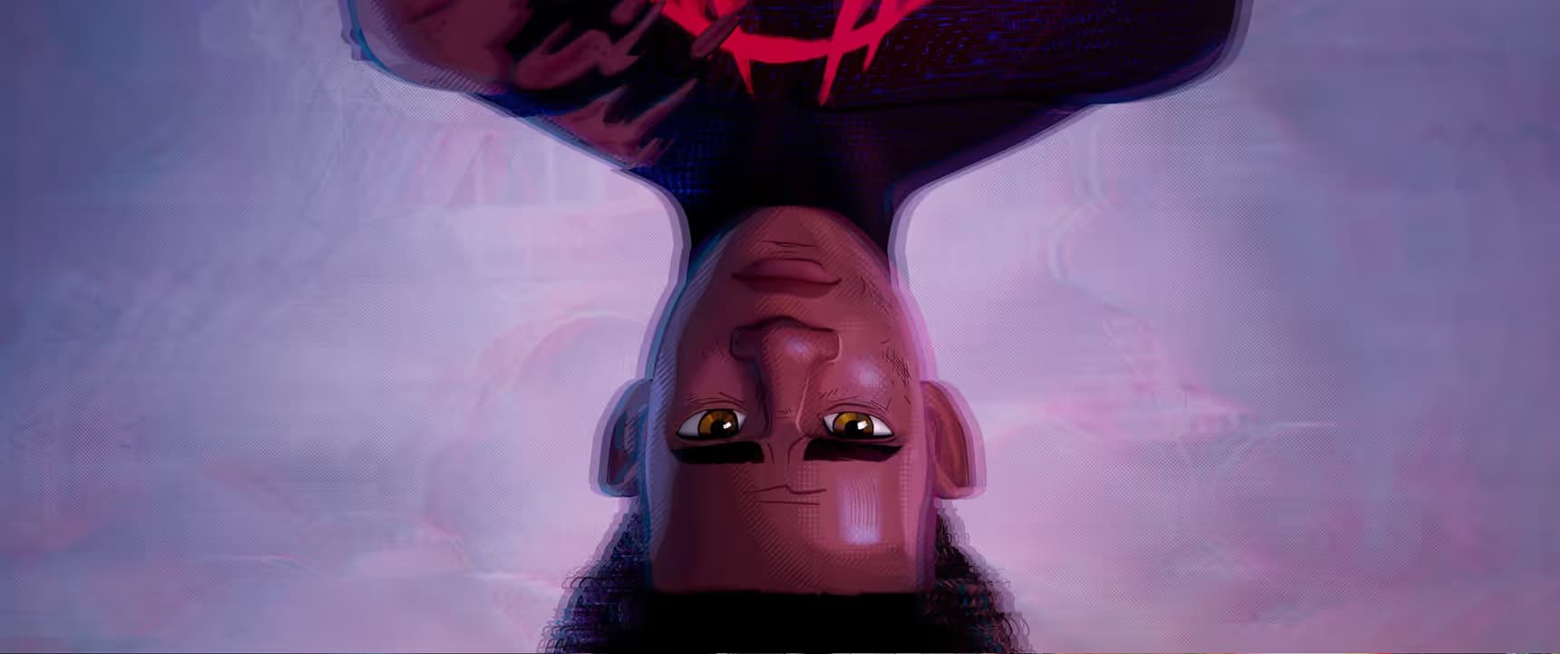 Miles Morales hlavou dolů ve filmu Spider-Man: Beyond The Spider-Verse