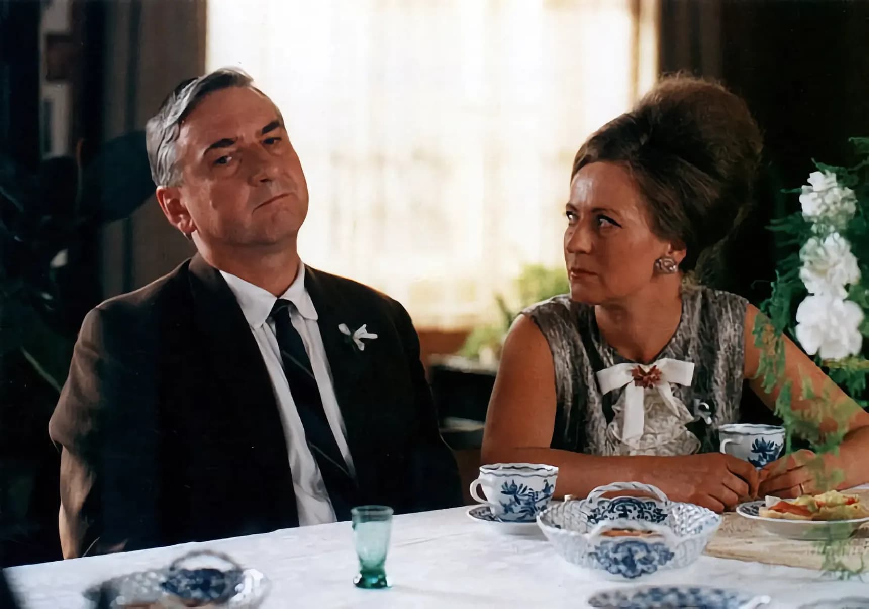 Miroslav Donutil a Simona Stašová ve filmu Pelíšky