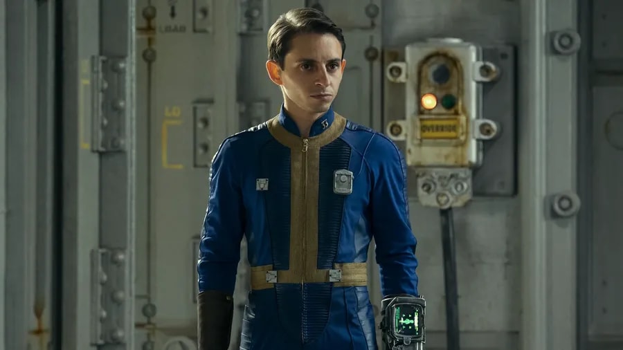 Moises Arias jako Norm MacLean v seriálu Fallout