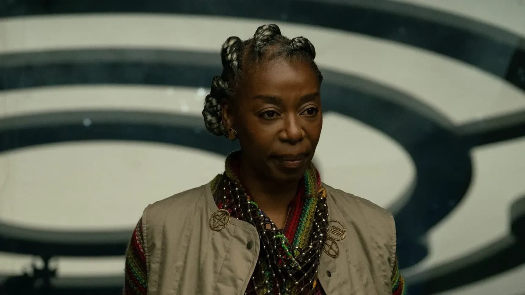 Noma Dumezweni jako Mensahová