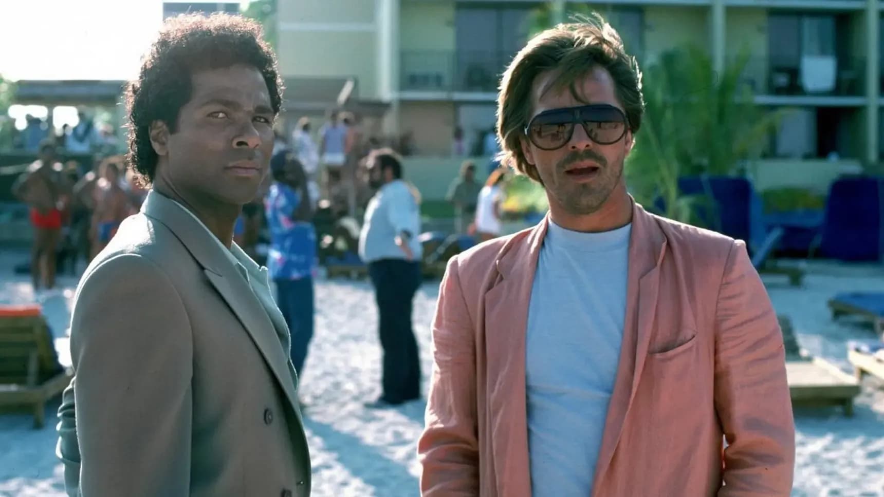 Philip Michael Thomas jako Ricardo Tubbs a Don Johnson jako Sonny Crockett v seriálu Miami Vice