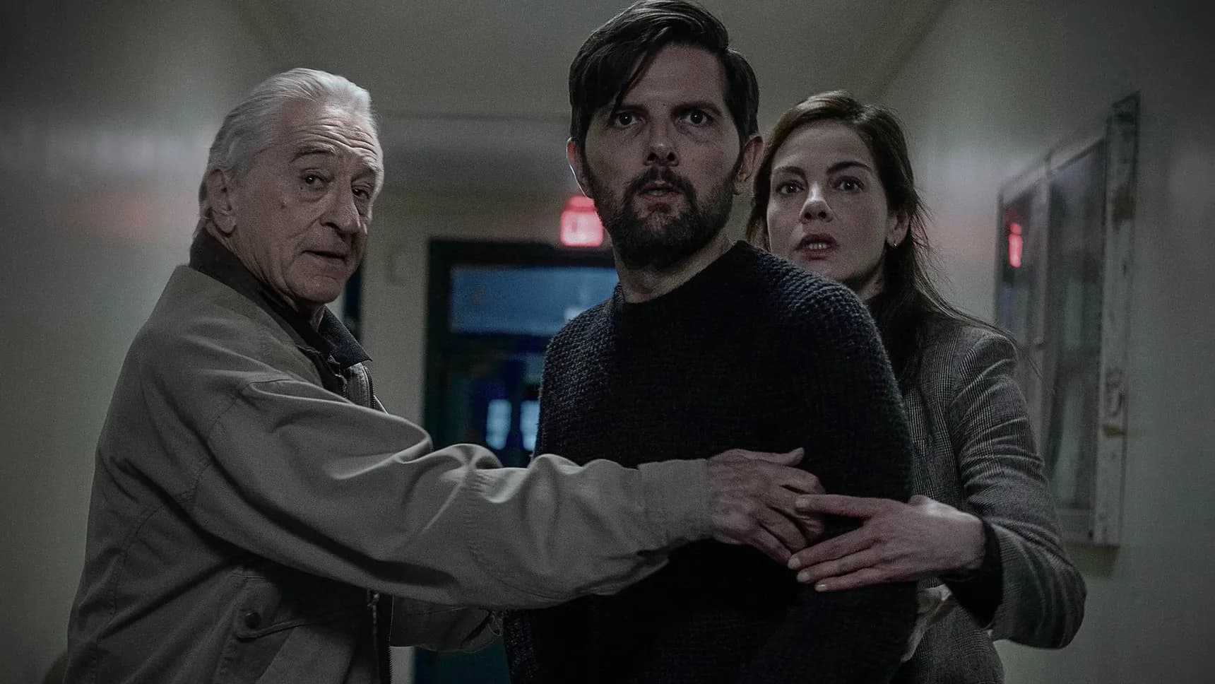 Robert De Niro, Adam Scott a Michelle Monaghan ve filmu Našeptávač