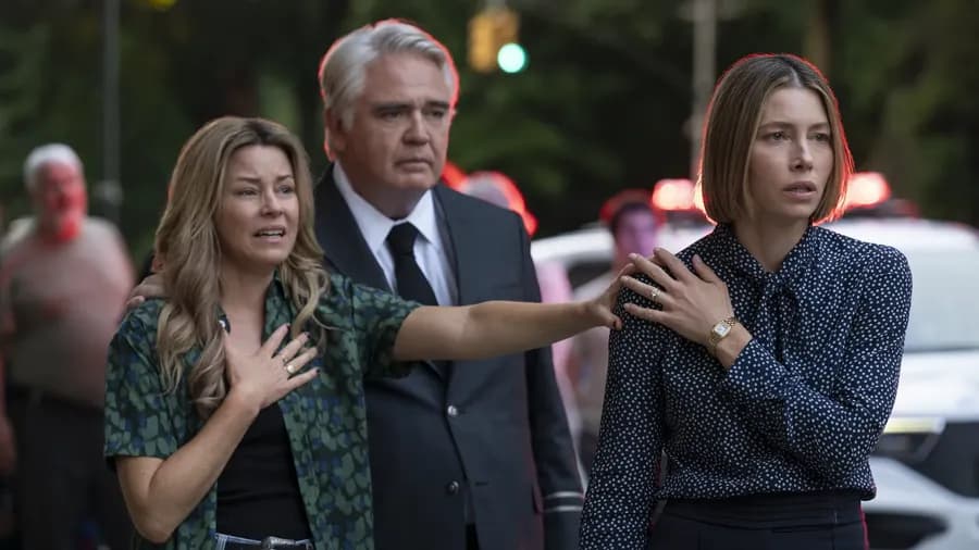 Elizabeth Banks jako Nicky a Jessica Biel jako Chloe v seriálu Ta lepší z nás (The Better Sister)