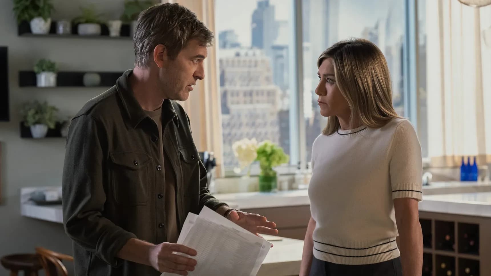 Mark Duplass a Jennifer Aniston ve čtvrté řadě seriálu The Morning Show
