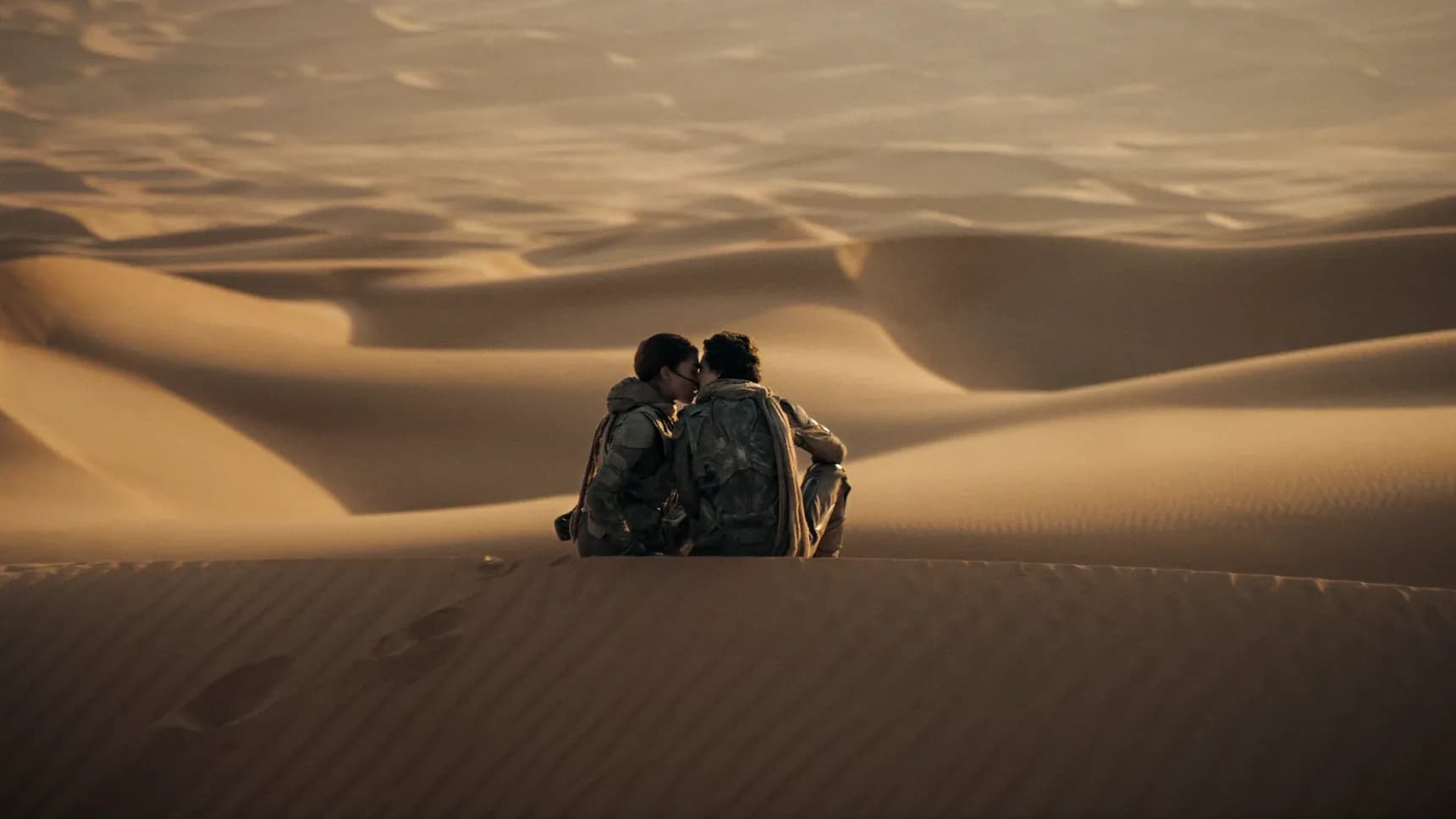 Timothée Chalamet a Zendaya ve filmu Duna: Část druhá