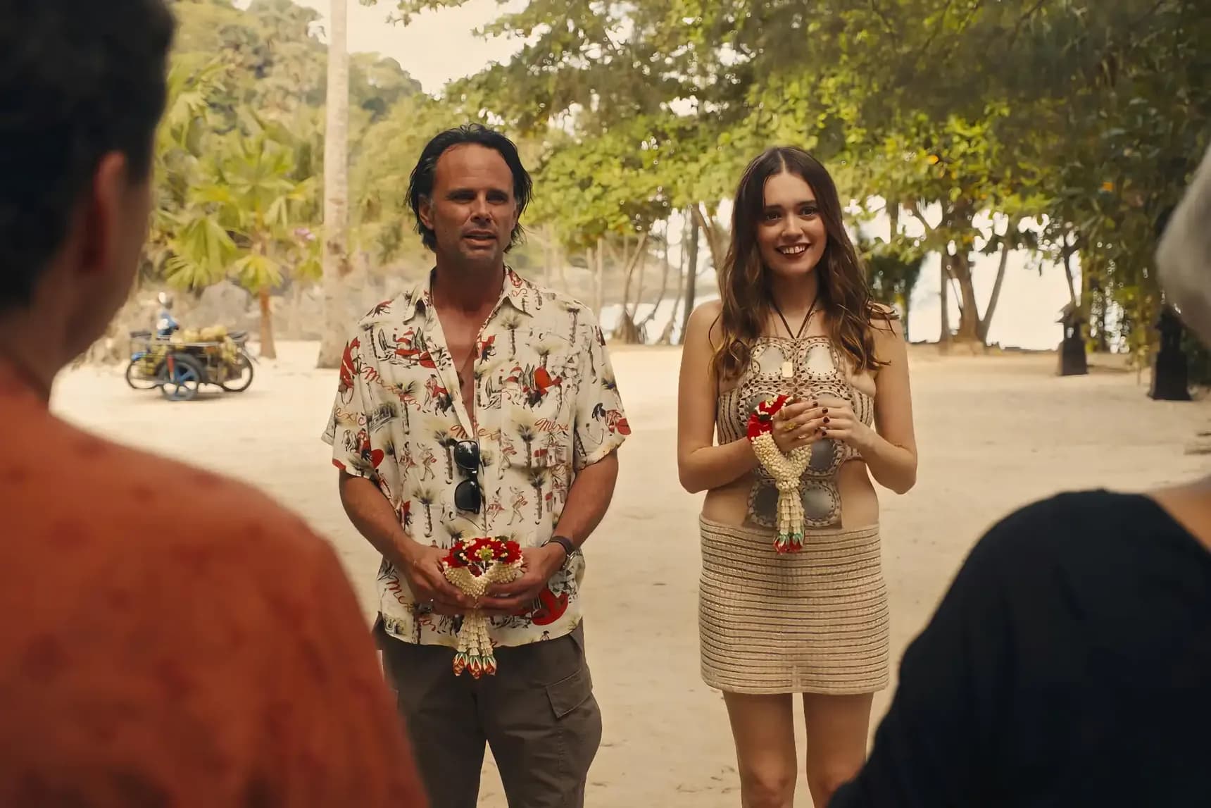 Walton Goggins a Aimee Lou Wood ve třetí řadě seriálu Bílý lotos